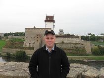 RN1CW на фоне нарвской крепости